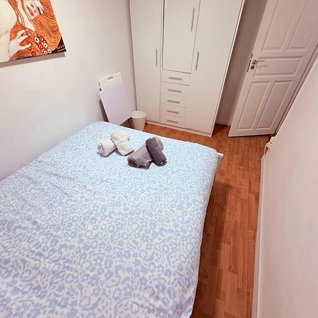 Stunning Flat For 6 People 3 Blocks From The Beach Plus Welcome Breakfast Barcelone Extérieur photo