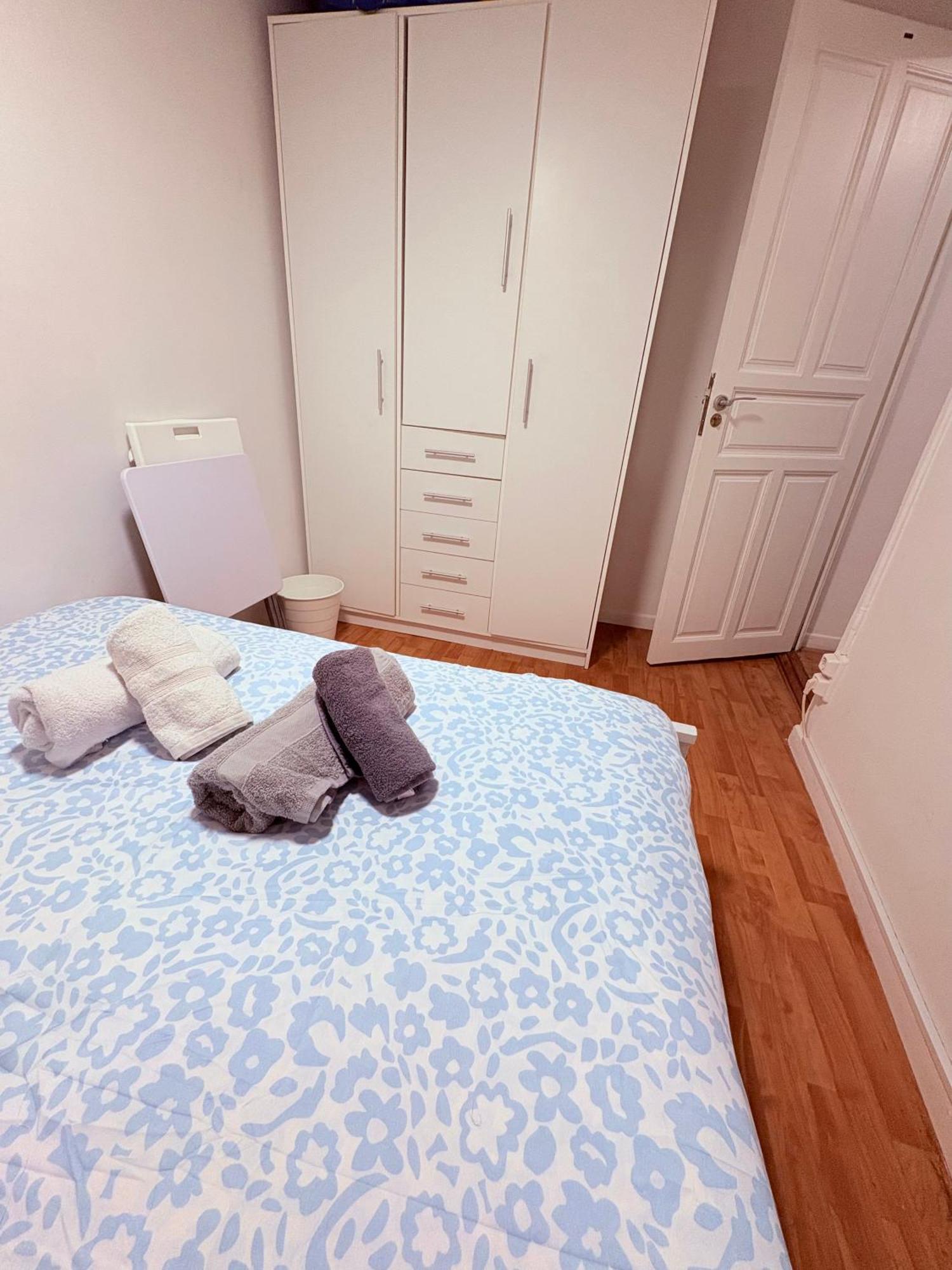 Stunning Flat For 6 People 3 Blocks From The Beach Plus Welcome Breakfast Barcelone Extérieur photo