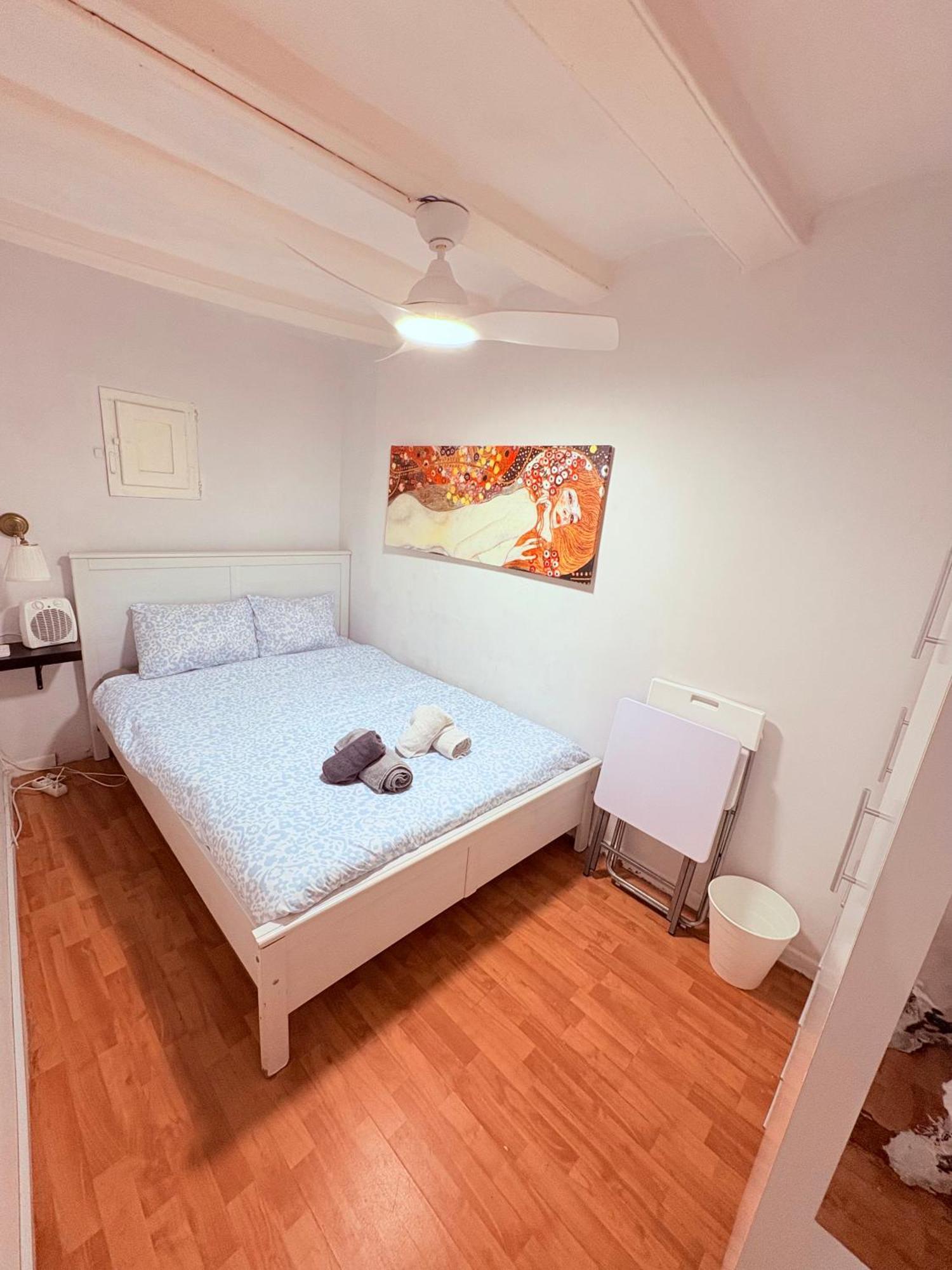Stunning Flat For 6 People 3 Blocks From The Beach Plus Welcome Breakfast Barcelone Extérieur photo