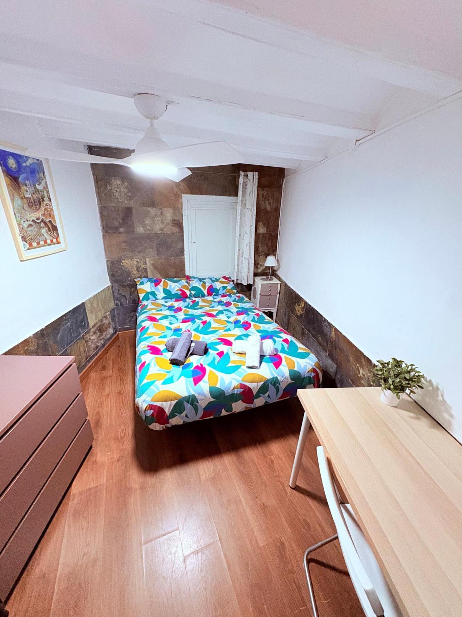 Stunning Flat For 6 People 3 Blocks From The Beach Plus Welcome Breakfast Barcelone Extérieur photo
